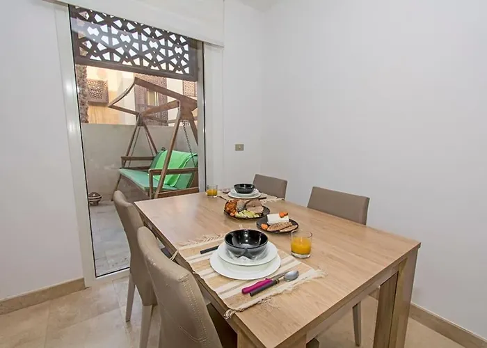 Nayah Stays, Beautiful 3-bedroom Vacation بيت للعطل *