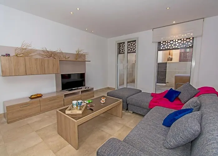 Nayah Stays, Beautiful 3-bedroom Vacation